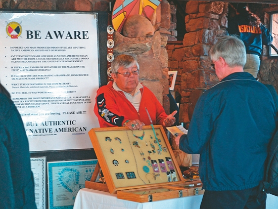 美國大峽谷國家公園（Grand Canyon National Park）舉辦文化展示活動，邀請傳統部落的工匠向遊客展售印地安傳統工藝與文化／Grand Canyon National Park 提供