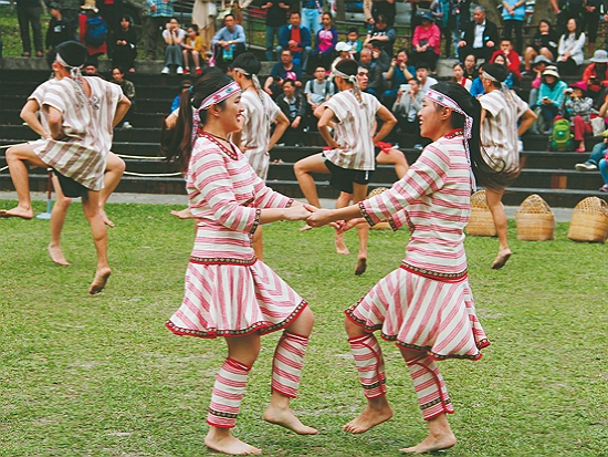 峽谷樂舞團演出太魯閣傳統樂舞／太管處 提供