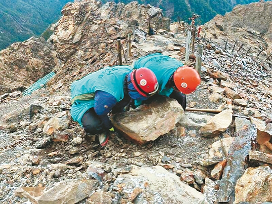 修復受損的步道／玉管處 提供