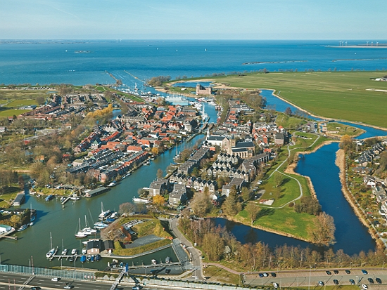 被防禦工事包圍的Muiden鎮／New Dutch Waterline 提供（Stichting Acquarius 攝）