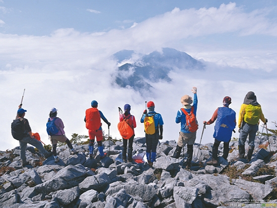 站在一起的你我，都是國家公園的力量／何小綠 攝