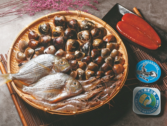 來自友善棲地的產品就能掛上黑琵牌的標誌／台管處 提供