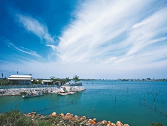 人們劃設保育的範圍，但動植物們的移動、繁衍往往跨越界線（圖為鹽水溪口濕地）/ 台管處 提供