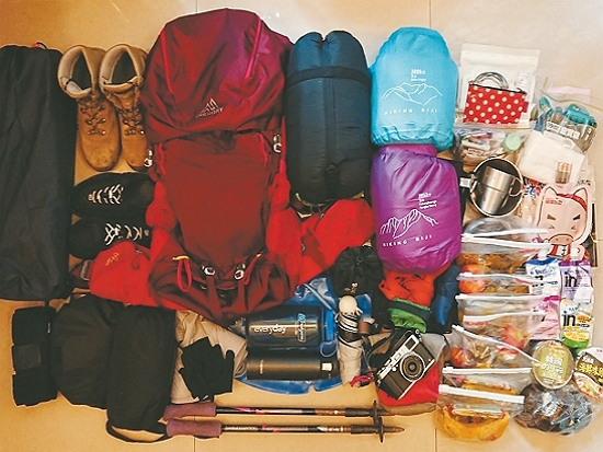 登山裝備以輕簡、實用、多用途為主，並確認自己會正確使用／陳佩穎 提供