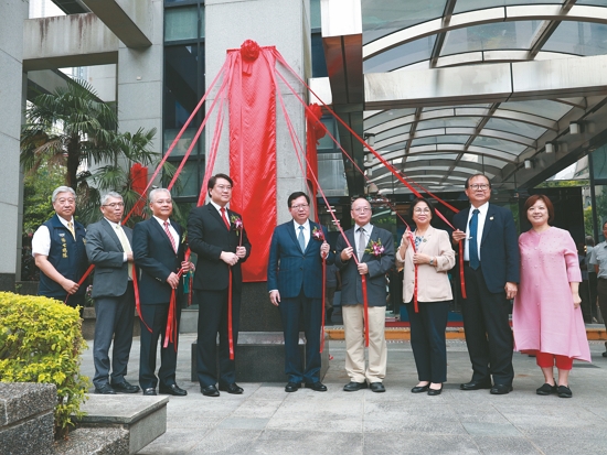 上、下圖：國家公園署於航港局大樓舉行揭牌典禮／國家公園署提供