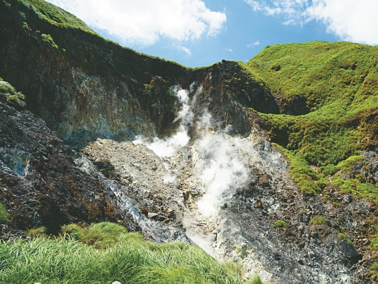 陽明山國家公園擁有獨特火山地景（圖為小油坑）／楊懷智攝