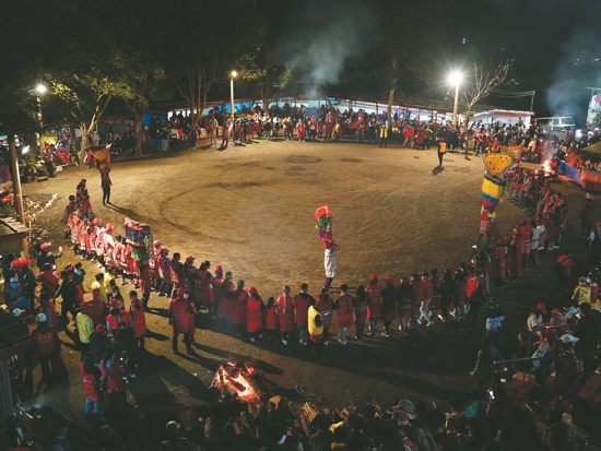 尊重原住民的傳統文化並促進其參與國家公園事務，是國際重要趨勢（圖為北賽夏矮靈祭）／雪管處提供