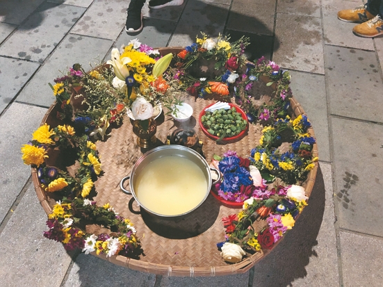 在後灣行程中，介紹當地平埔夜祭相關祭儀／墾管處提供