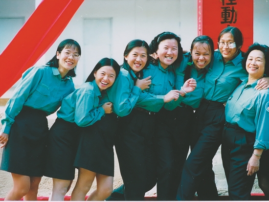 1996年金管處處慶活動中同仁合影／林永進提供