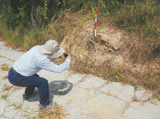 劉益昌無論工作或閒暇，都追著遺址跑