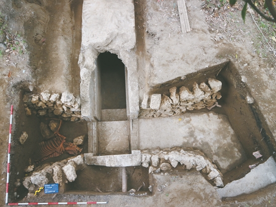 震洋特攻隊遺址的硓?石通道