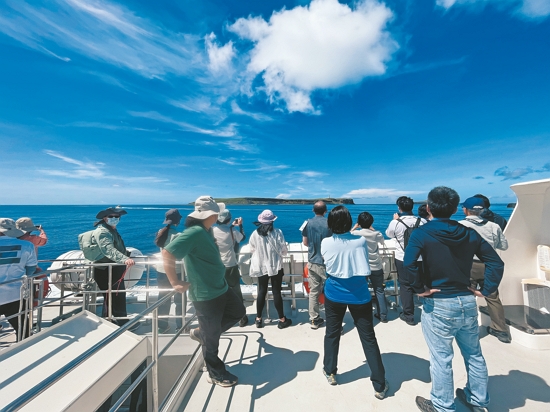 以陸域範圍為主的國家公園同仁們，藉此機會接觸海洋型國家公
 園的環境與業務型態／海管處 提供