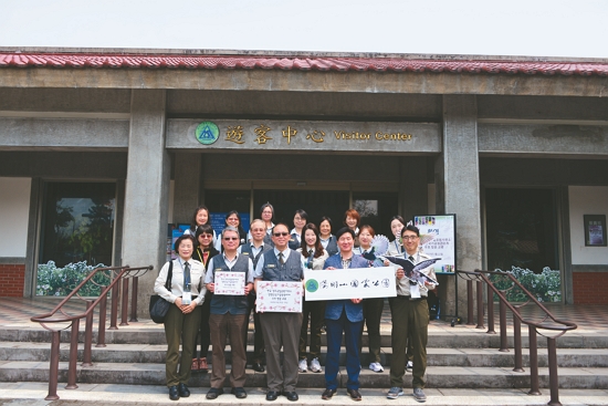 兩管處同仁於陽明山國家公園遊客中心合影留念／陽管處 提供
