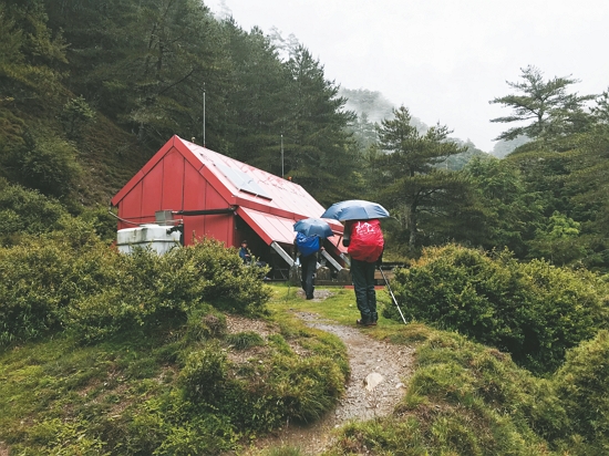下雨不但會造成路徑濕滑，亦可能造成失溫