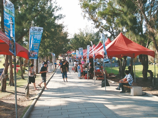 墾丁春天音樂祭於鵝鑾鼻的會場，環境舒適清爽