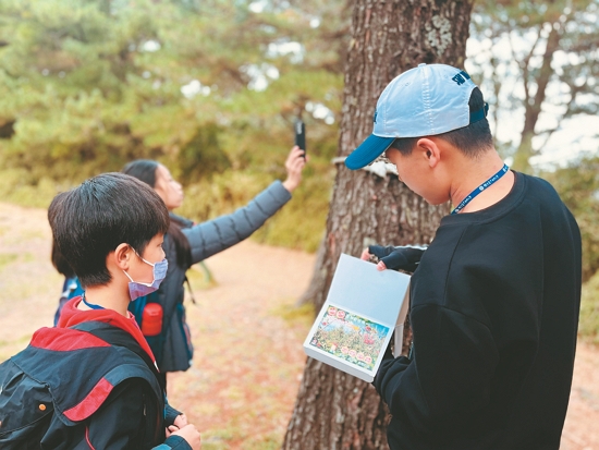 學習架設紅外線攝影機／玉管處 提供