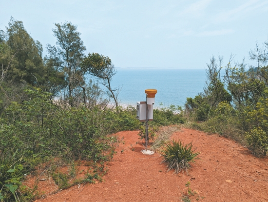    自記式氣象站之雨量計及資料收集處理器／金管處 提供
