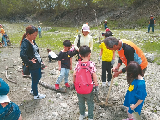 今：蜻蜓棲地營造活動／台灣濕地保護聯盟 提供