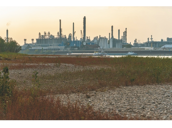 過去，工廠任意向萊茵河排放廢水，導致萊茵河逐步邁向死亡／Elisabeth Schittenhelm 提供（iStock）
