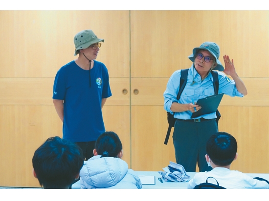 透過戲劇呈現現今國家公園保育巡查員的工作內容
