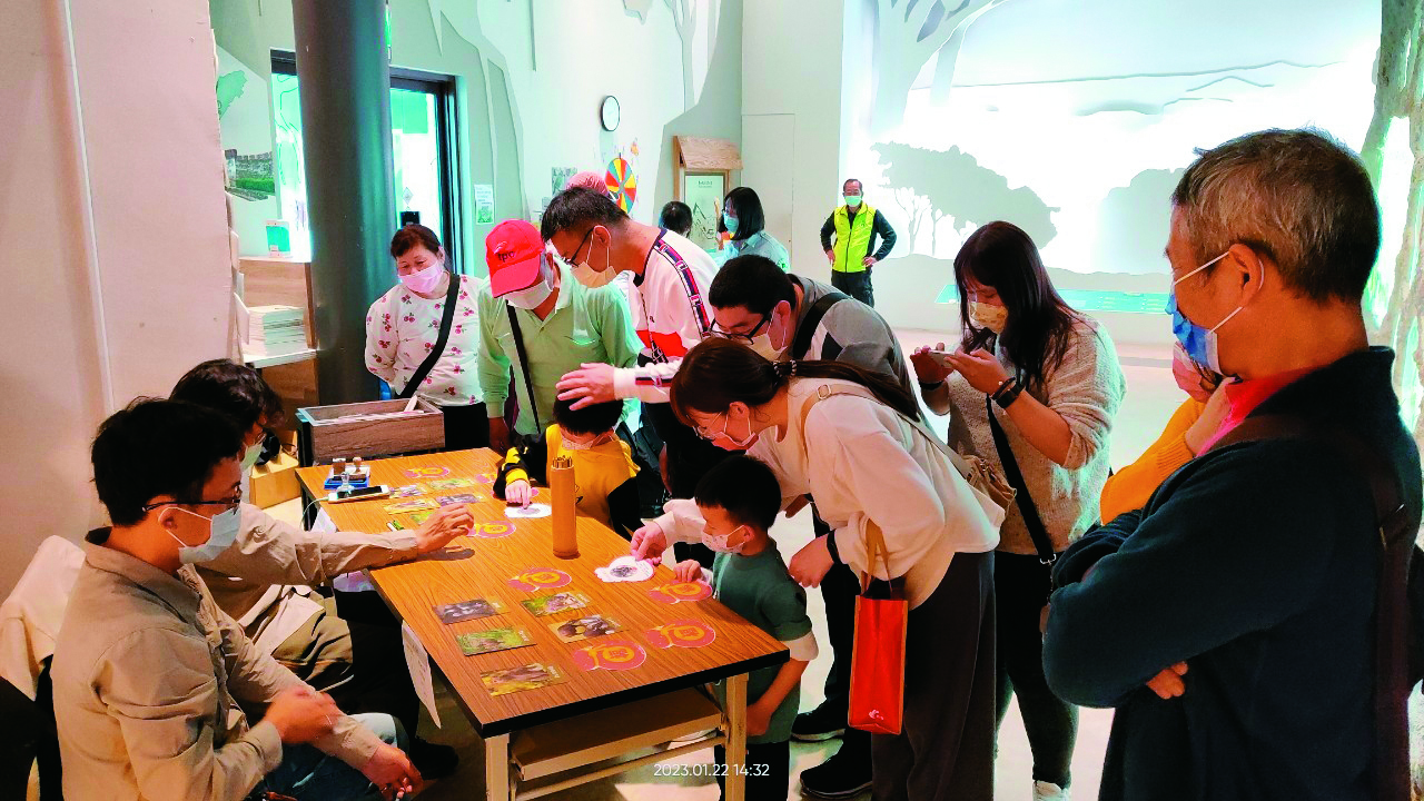 聖誕到元旦、蝠鹿同作伴