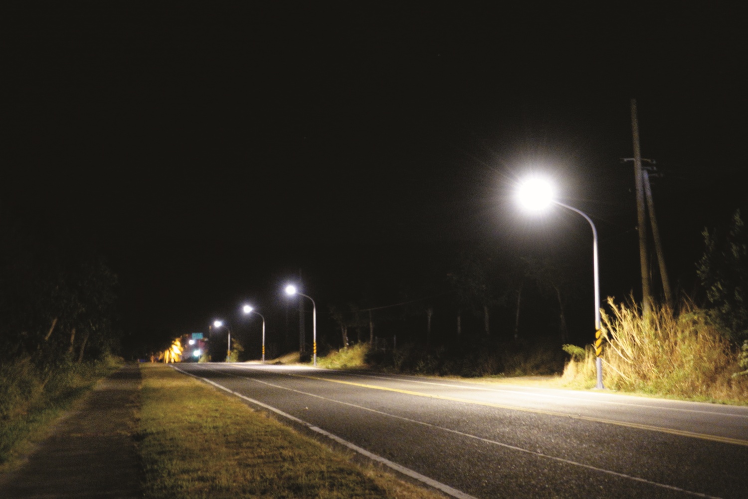 透過自動調節路燈亮光，減少對夜間生態的干擾／墾管處 提供