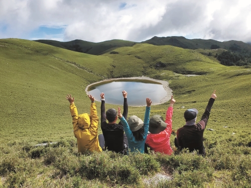 宣旭和昱展認為，登山輕量化是一種思考人生目的的方式