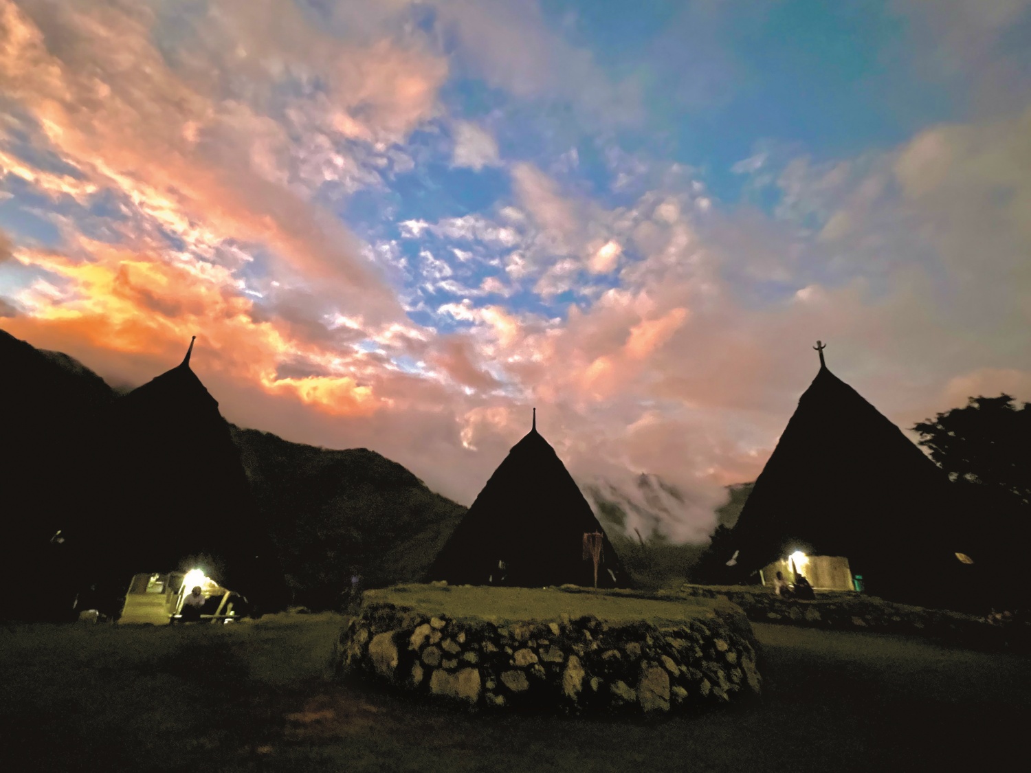  瓦雷博村的中海拔傳統家屋，為旅客提供無網路、無喧囂與世隔絕的住宿體驗／郭育任 攝

