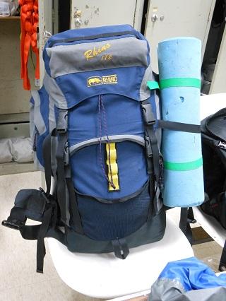 此行伴我二日二夜的重裝背包。