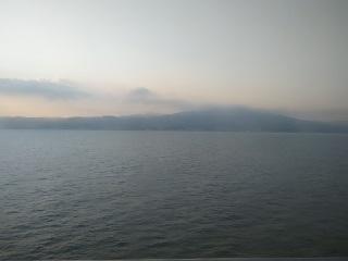 於株式會社名門大洋渡輪上所見及瀨戶內海國立公園海上景象。