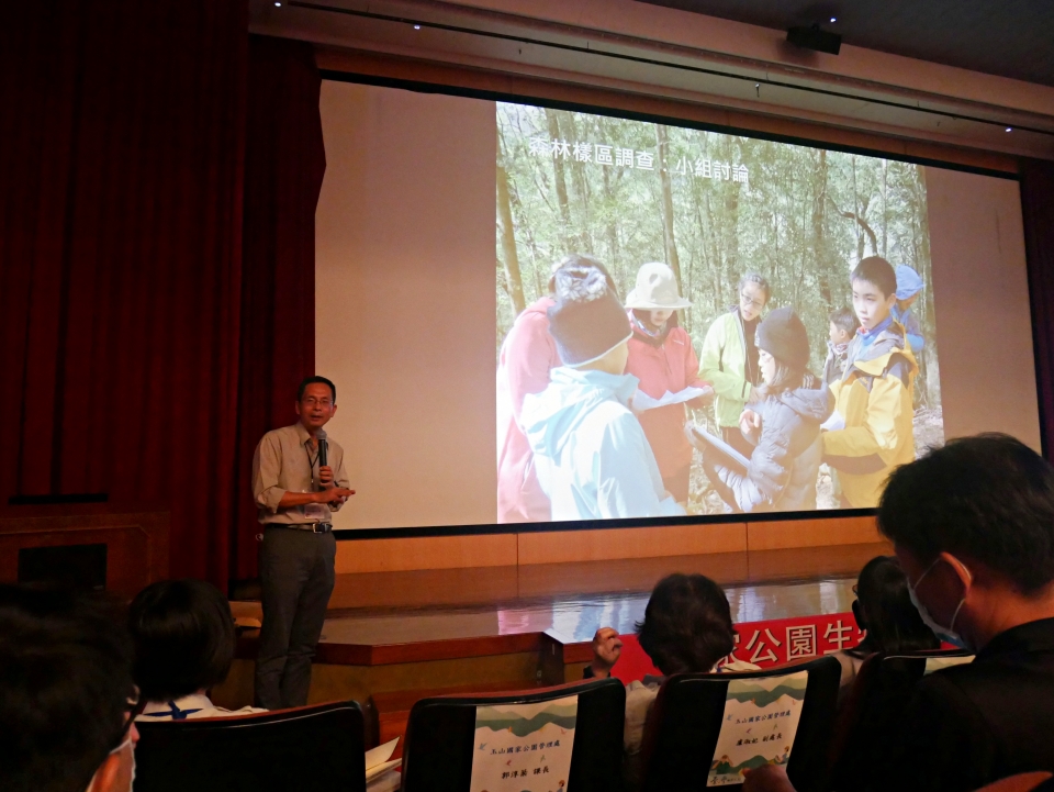 樟湖生態國中小學陳清圳校長表示，
與其直接將知識告訴孩子，不如讓孩子從發現問題到解決問題，將知識自然而然吸收進去(國家公園網站編輯小組提供)