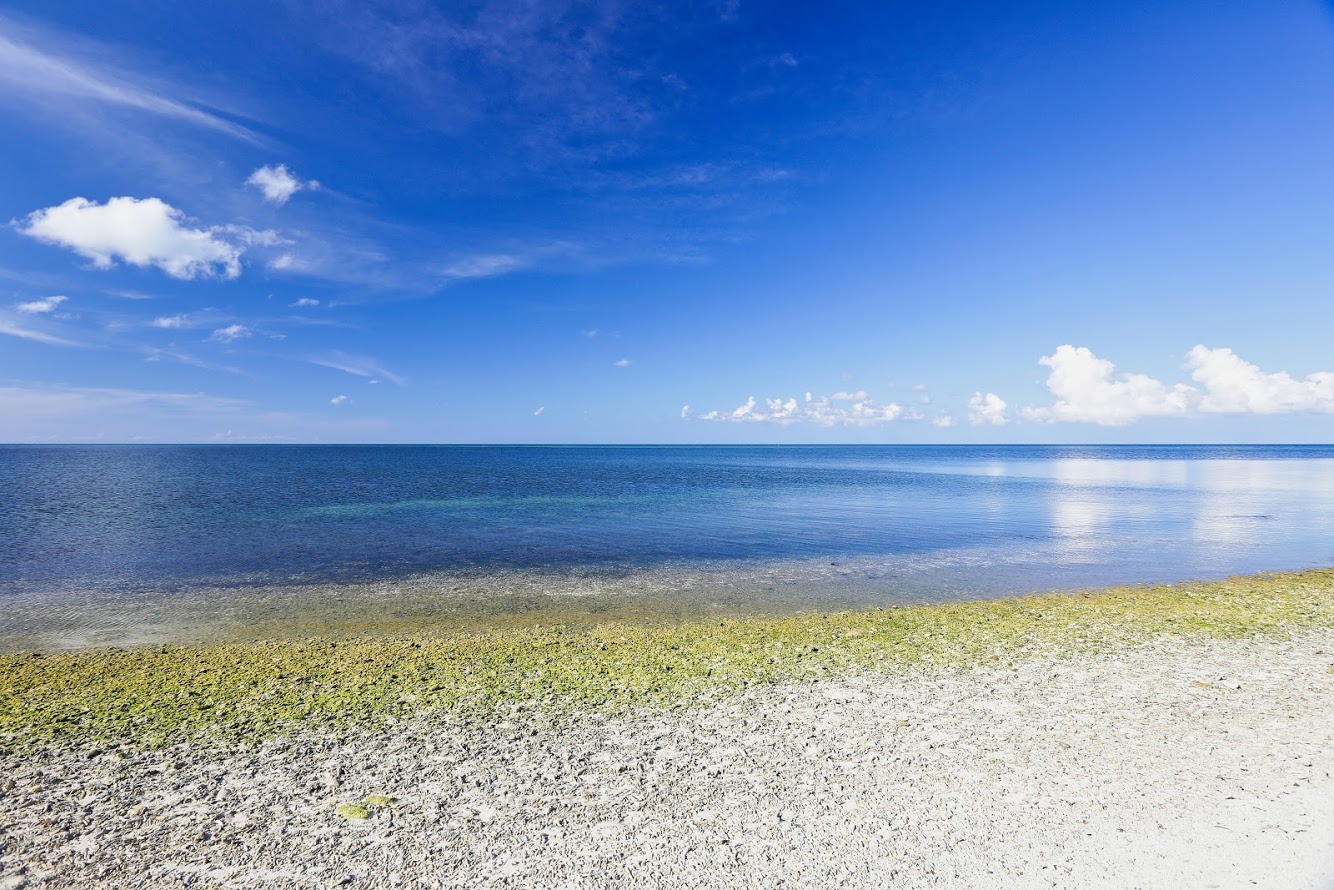 東沙島一望無際清澈的海水