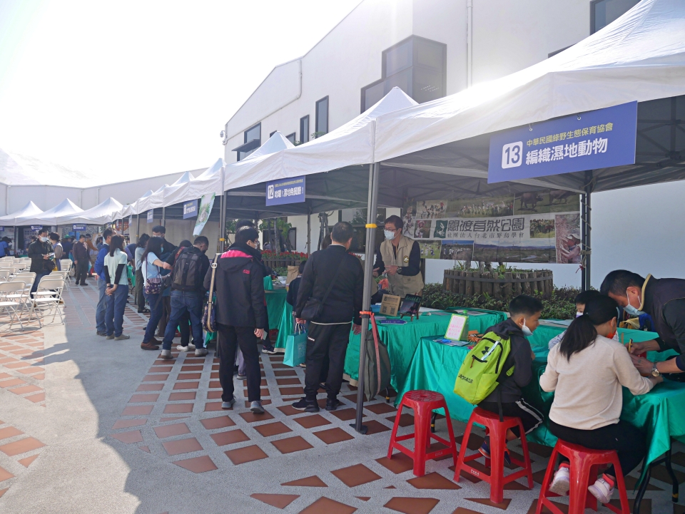 活動邀請政府部門及NGO團體前來辦理
13種不同項目的環境教育體驗攤位(國家公園網站編輯小組提供)

