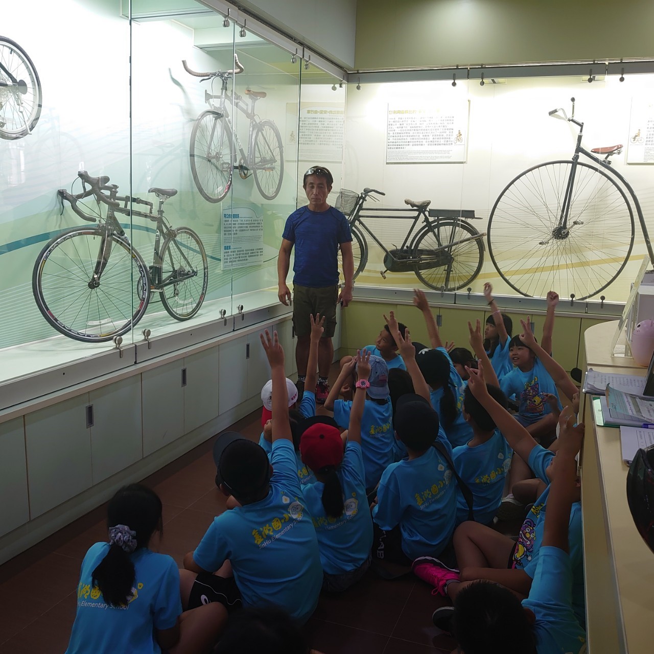 活動豐饒多元、生動有趣除了自然生態保育等類型外亦推廣單車環保節能旅遊之益處(金門國家公園管理處 解說教育課提供)