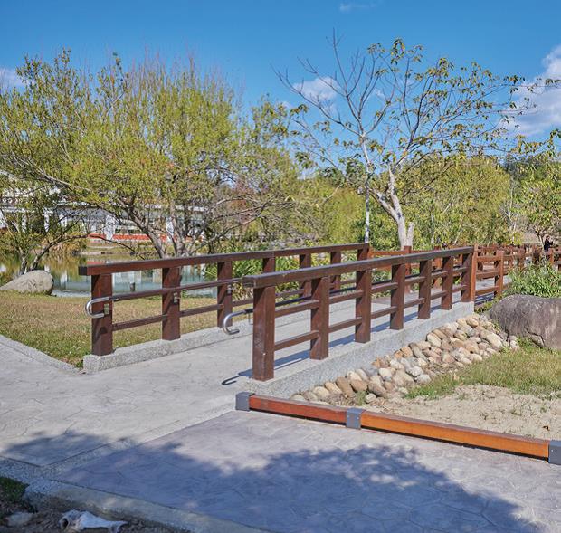 汶水遊客中心外無障礙步道(圖片摘錄「自由自遊」)