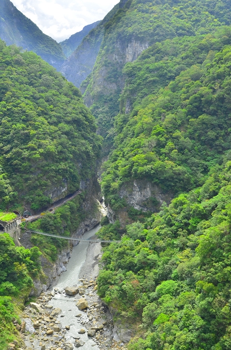 俯瞰燕子口太魯閣峽谷風情(太魯閣國家公園管理處提供)
