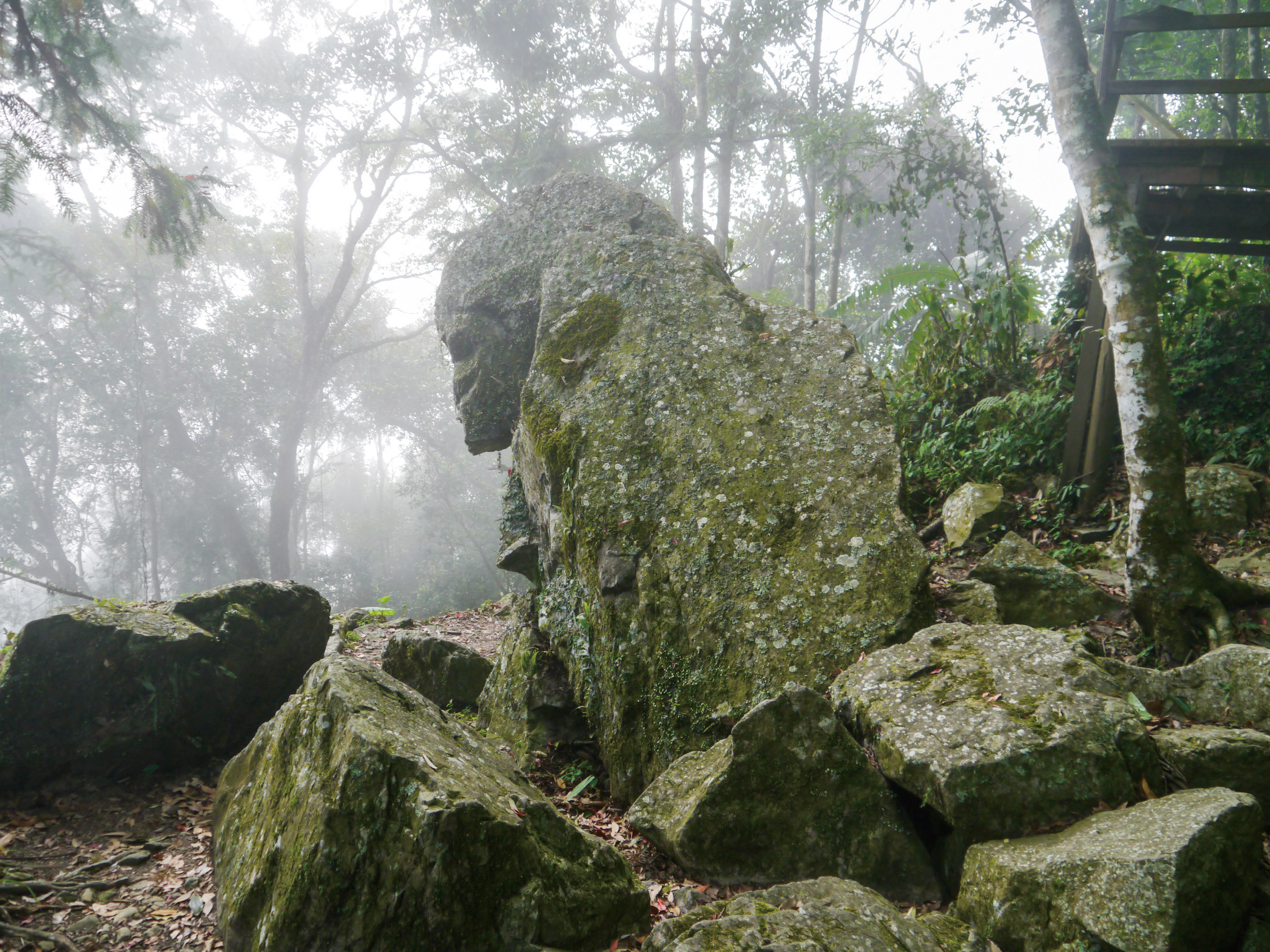 盼君女石像及女人的淚珠傳說(雪霸國家公園管理處提供)
