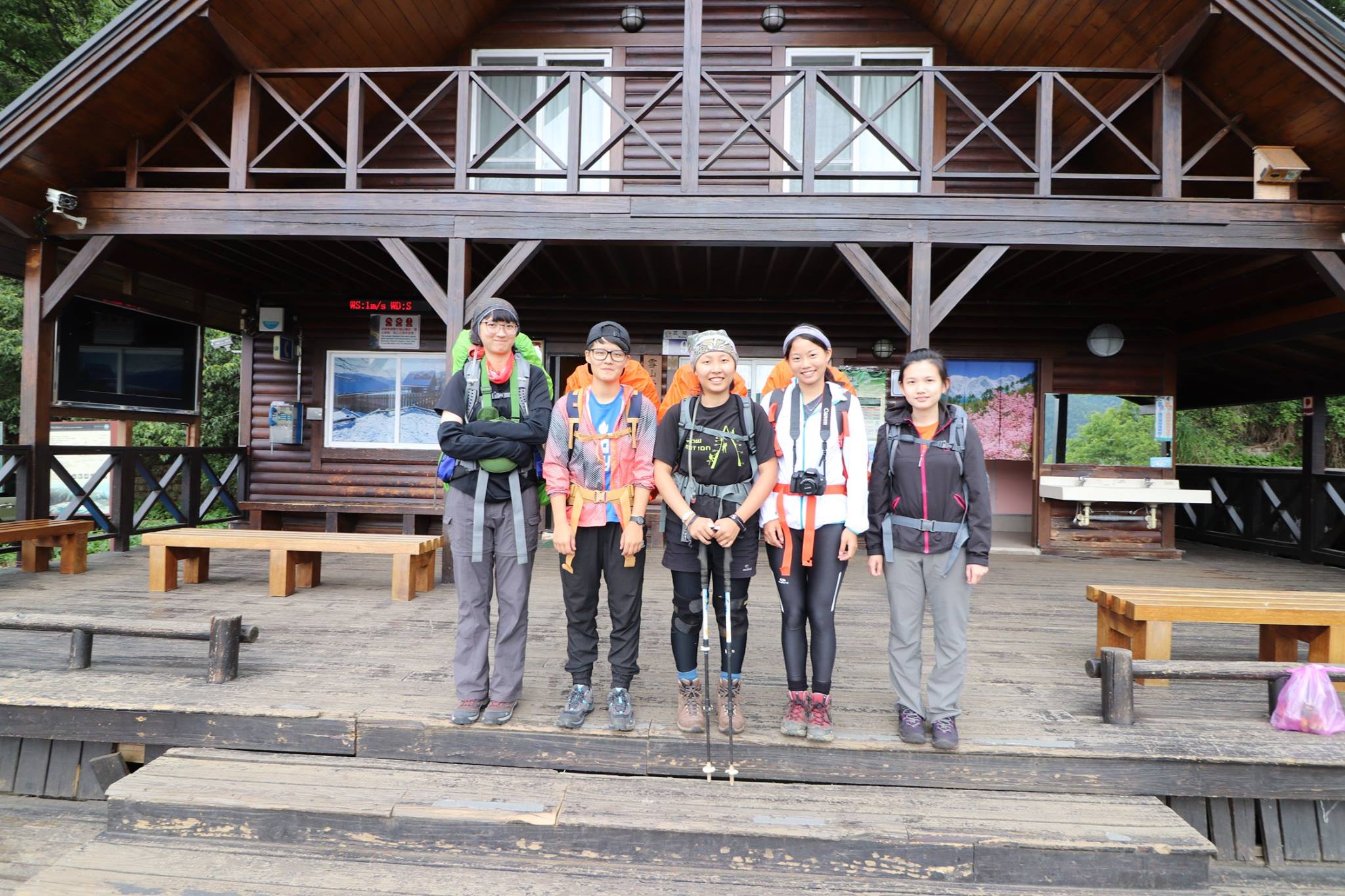 5位女孩，來自不同地方，一起完成大學畢業成年禮—登雪山
