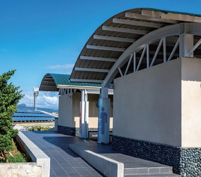 遊客中心為身障朋友提供完善的無障礙設施(圖片摘錄「自由自遊」)