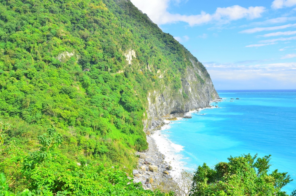 岸邊的牛奶海景致