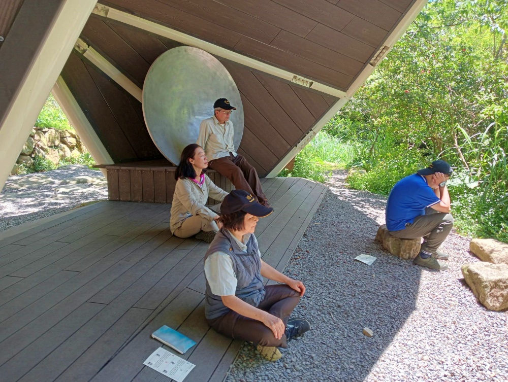 陽管處將感知亭設計成能夠感受大自然變化的休憩場域(陽明山國家公園管理處提供)