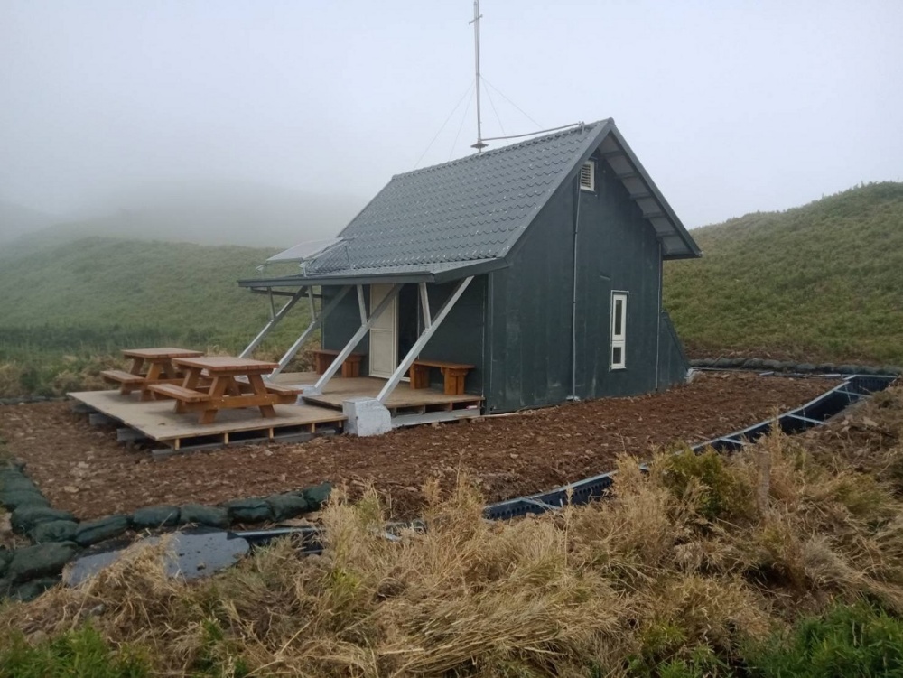 油婆蘭避難山屋外觀(雪霸國家公園管理處提供)