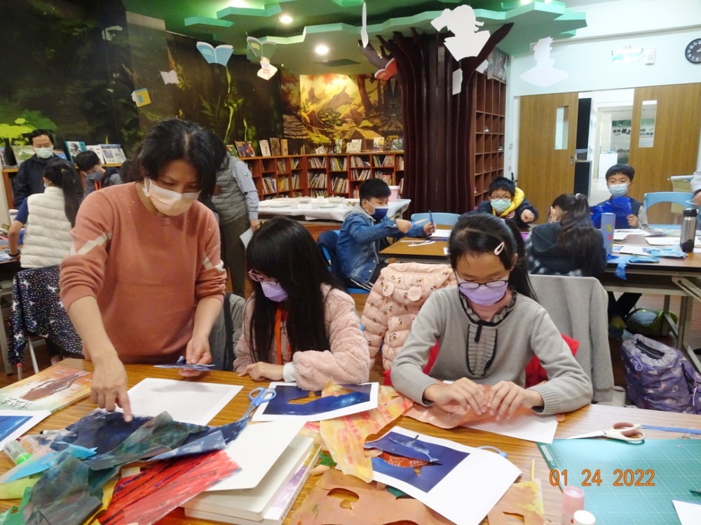 在歷時5天的營隊中，親手完成屬於自己的圖畫書，帶給孩子充實而美好的寒假回憶(雪霸國家公園管理處提供)