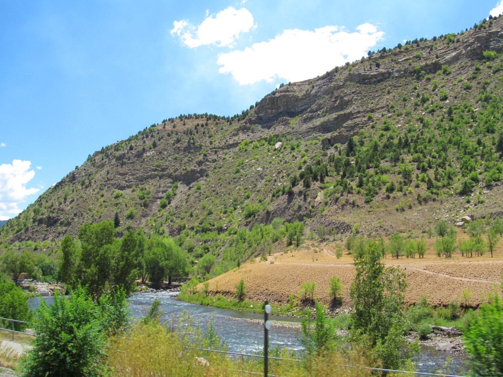 雖然引進灰熊計畫的詳細內容尚未公布，
但預期會從洛磯山脈或卑詩省內陸的生態系引入。
本圖為洛磯山脈景觀
（圖片來源：flickr/ Doug Kerr）

