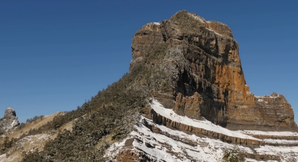 大霸尖山因為貌似酒桶，過去也曾有人稱它為「熬酒桶山」 (雪霸國家公園管理處提供)