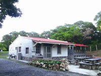 以咾咕石裝飾外觀的民宿