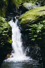 林美石磐步道瀑布