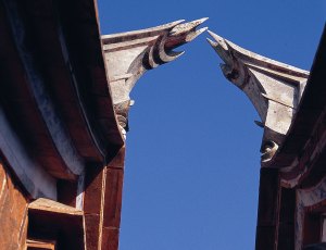 山后民俗文化村的燕尾屋脊