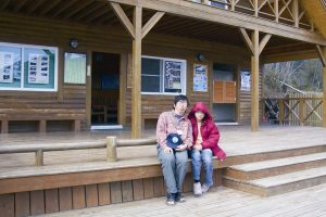 莊居方全家大小一起當志工