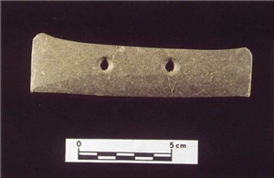 鵝鑾鼻史前遺址出土的馬鞍形石刀/墾管處提供